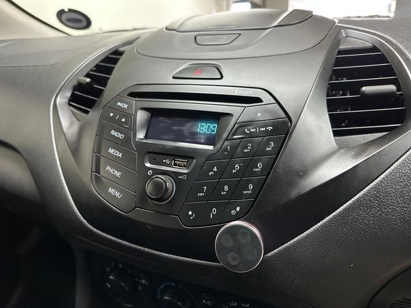 2017-Ford-Figo-15-Ambiente-5-dr image:10