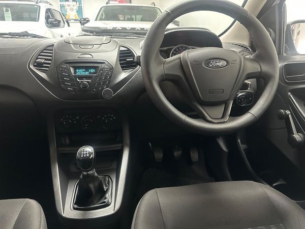 2017-Ford-Figo-15-Ambiente-5-dr image:11