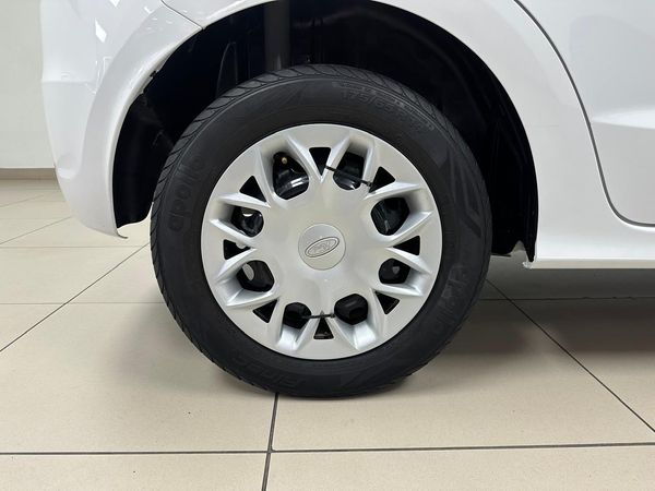 2017-Ford-Figo-15-Ambiente-5-dr image:15