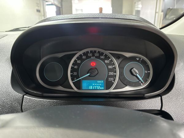 2017-Ford-Figo-15-Ambiente-5-dr image:7