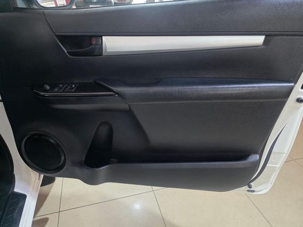 2023-Toyota-Hilux-20-VVTi-S-AIRCON-Single-Cab-Petrol-Manual image:12