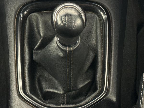 2022-Toyota-Hilux-28-GD-6-Raised-Body-Legend-4x4-Double-Cab image:9