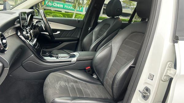 2021-Mercedes-Benz-GLC-AMG-Line image:5