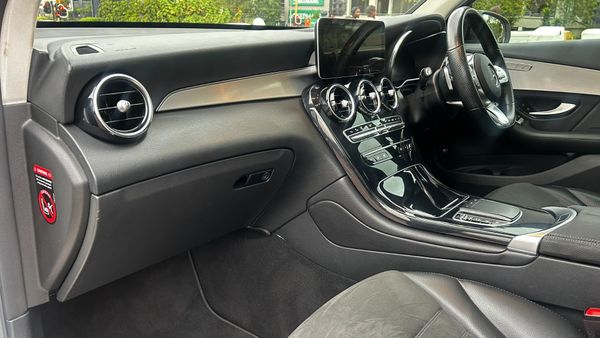 2021-Mercedes-Benz-GLC-AMG-Line image:6