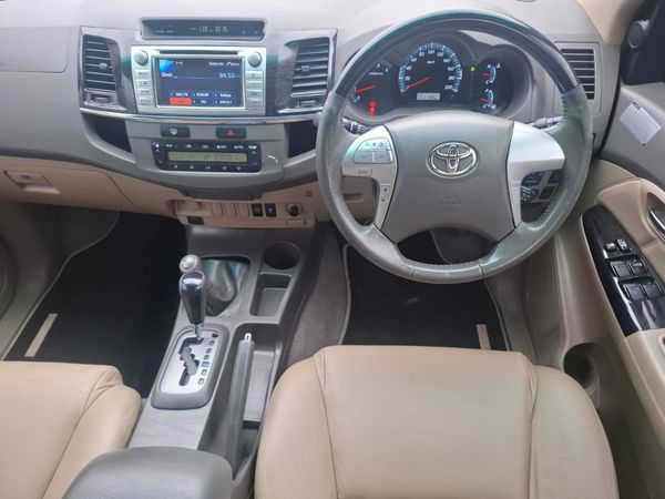 2012-Toyota-Fortuner-30-D-4D-4x4-Auto image:10