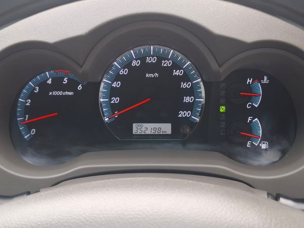 2012-Toyota-Fortuner-30-D-4D-4x4-Auto image:13
