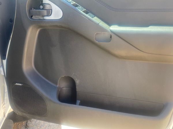 2015-Nissan-Navara-25-dCi-LE-Double-Cab image:7
