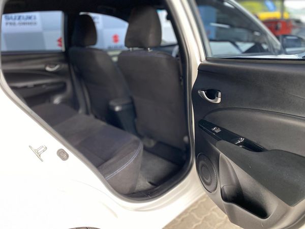 2018-Toyota-Yaris-15-XS-Auto-5-dr image:5
