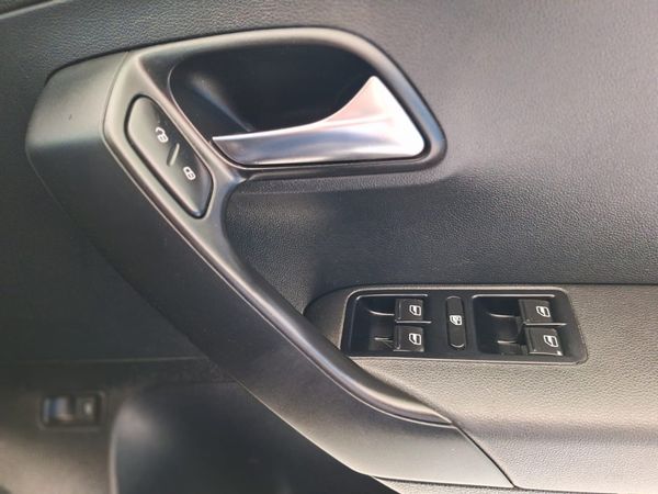 2012-Volkswagen-Polo-14-Trendline-5-dr image:13