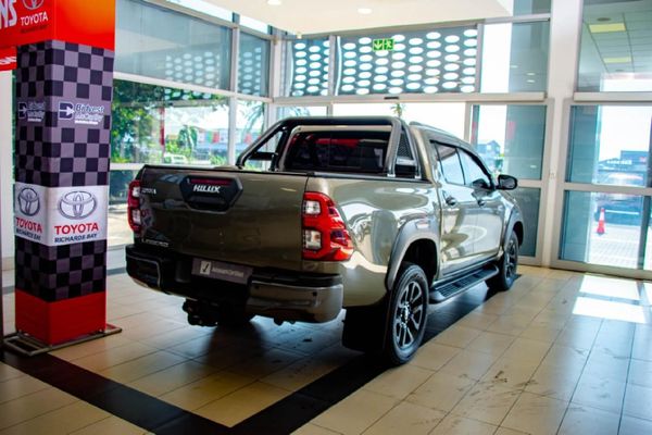 2021-Toyota-Hilux-28-GD-6-Raised-Body-Legend-Auto-Double-Cab image:2
