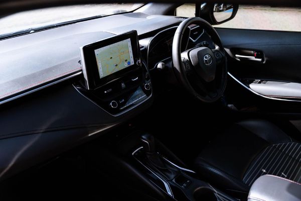 2025-Toyota-Corolla-18-XR-Hybrid-Auto image:6