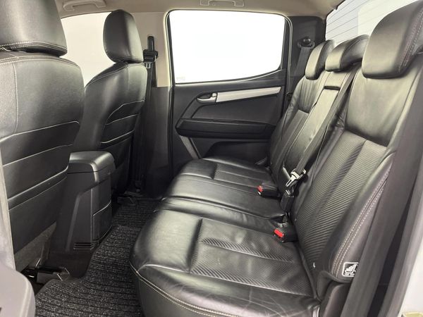 2018-Isuzu-KB-300-D-Teq-LX-Auto-4x4-Double-Cab image:3