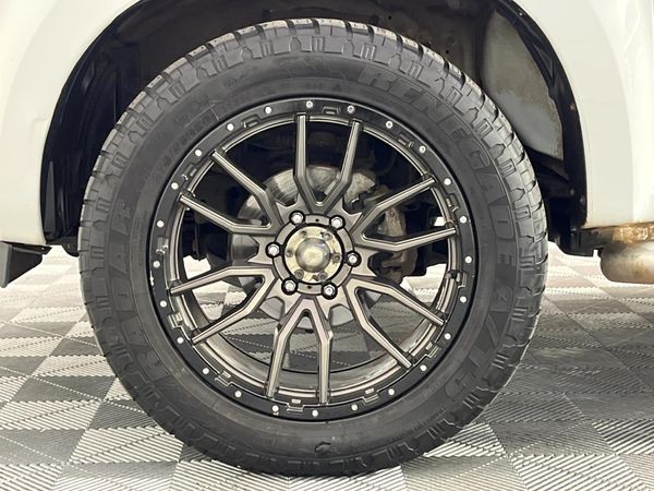 2018-Isuzu-KB-300-D-Teq-LX-Auto-4x4-Double-Cab image:4