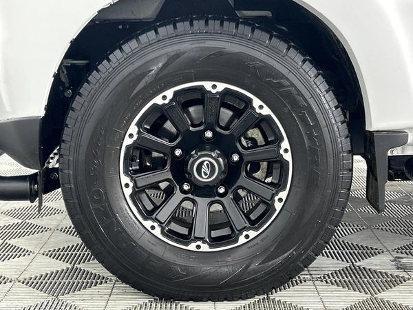 2025-Mahindra-Pik-Up-22-mHawk-S11-4x4-Auto-Double-Cab image:4