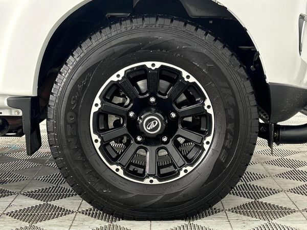 2025-Mahindra-Pik-Up-22-mHawk-S11-4x4-Auto-Double-Cab image:5
