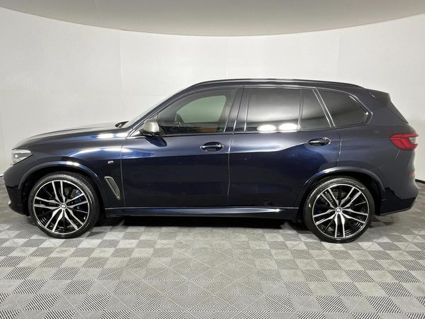 2019-BMW-X5-M50d image:17
