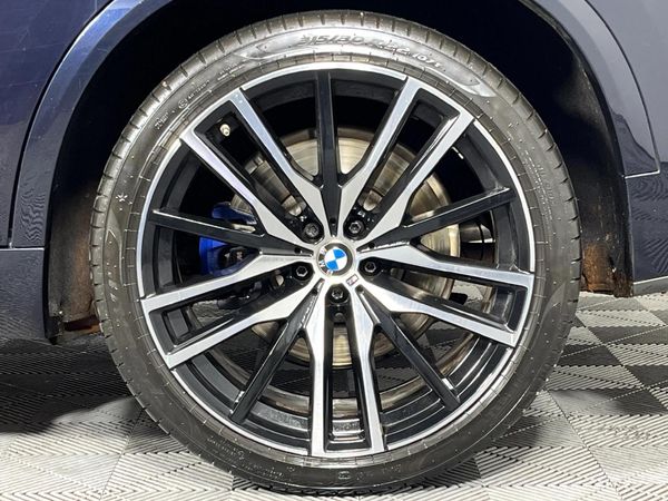 2019-BMW-X5-M50d image:5