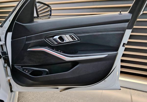 2020-BMW-3-Series-320i-M-Sport image:6