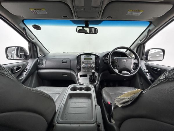 2015-Hyundai-H-1-24-CVVT-Executive image:9