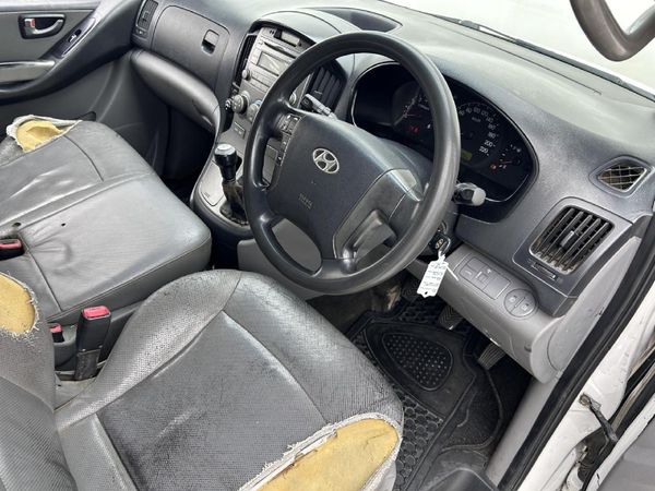 2015-Hyundai-H-1-24-CVVT-Executive image:14