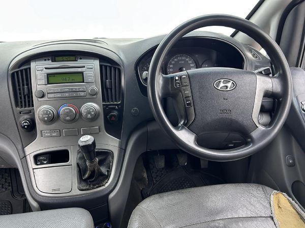 2015-Hyundai-H-1-24-CVVT-Executive image:8