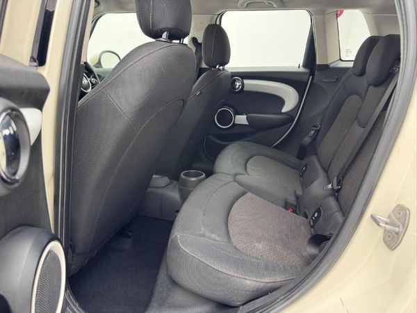 2015-MINI-Hatch-Cooper-5-dr image:11