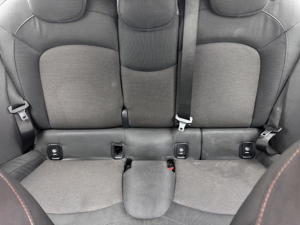 2015-MINI-Hatch-Cooper-5-dr image:13