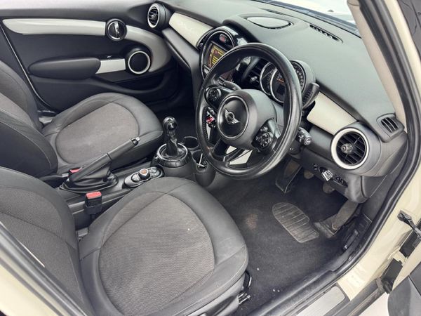 2015-MINI-Hatch-Cooper-5-dr image:14