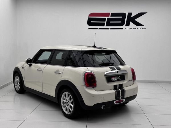 2015-MINI-Hatch-Cooper-5-dr image:3