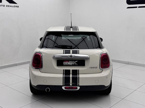 2015-MINI-Hatch-Cooper-5-dr image:4