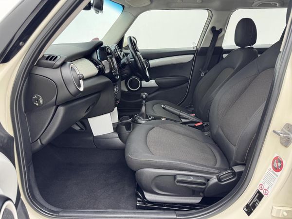2015-MINI-Hatch-Cooper-5-dr image:6