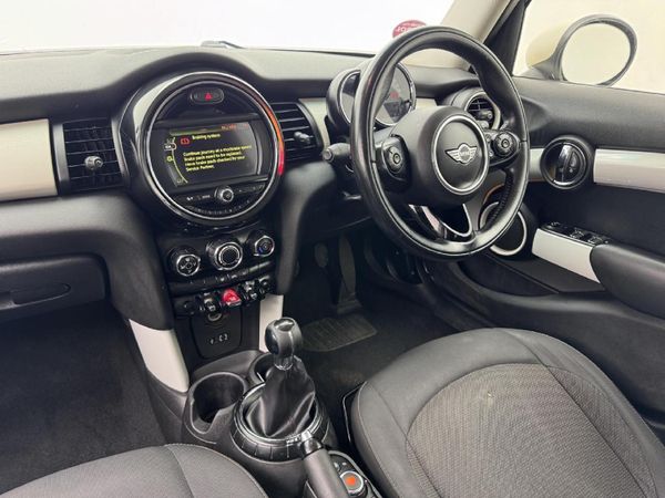 2015-MINI-Hatch-Cooper-5-dr image:7