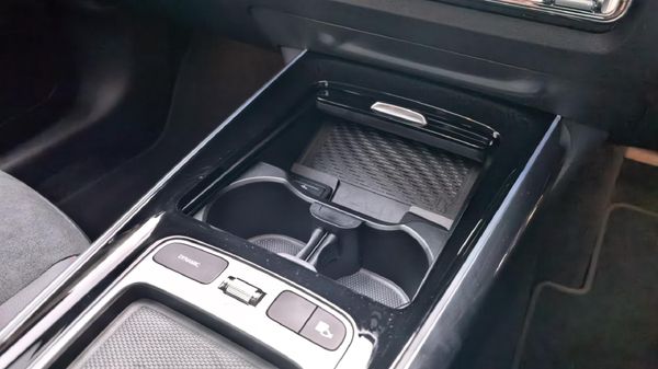 2026-Mercedes-Benz-GLA-200-Auto image:12