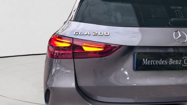 2026-Mercedes-Benz-GLA-200-Auto image:18