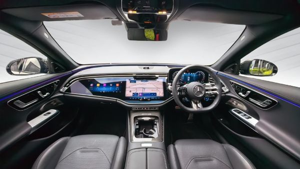 2025-Mercedes-AMG-E-Class-AMG-E53-4MHybrid image:14