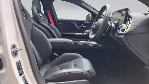 2025-Mercedes-AMG-E-Class-AMG-E53-4MHybrid image:15