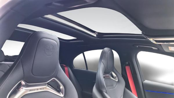 2025-Mercedes-AMG-E-Class-AMG-E53-4MHybrid image:21