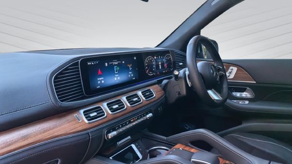 2025-Mercedes-Benz-GLS-580-4Matic-AMG-Line image:10