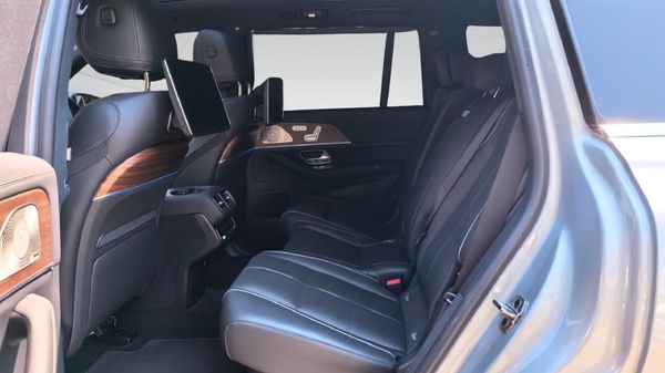 2025-Mercedes-Benz-GLS-580-4Matic-AMG-Line image:14