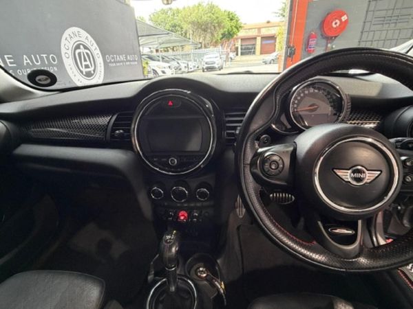 2017-MINI-Hatch-Cooper-S-5-dr-Auto image:9