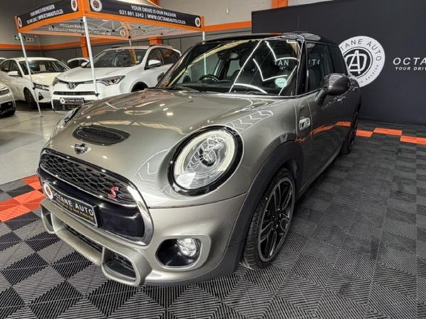 2017-MINI-Hatch-Cooper-S-5-dr-Auto image:2