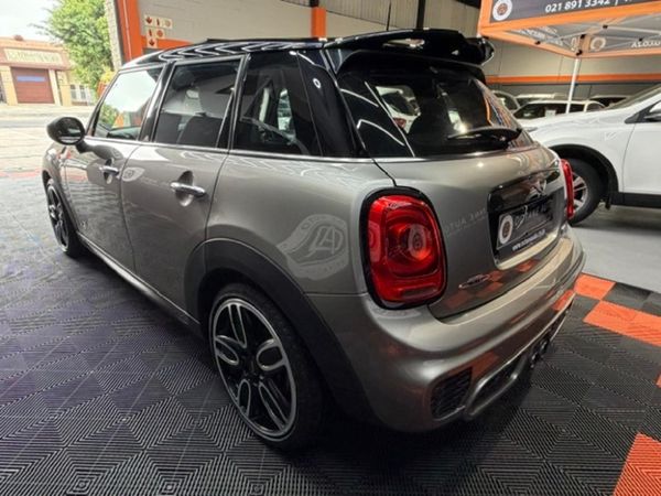 2017-MINI-Hatch-Cooper-S-5-dr-Auto image:3