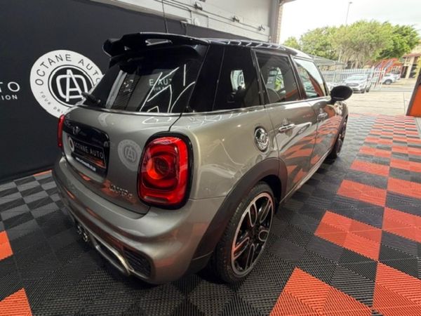 2017-MINI-Hatch-Cooper-S-5-dr-Auto image:5
