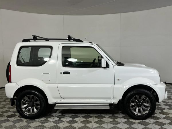 2017-Suzuki-Jimny-13 image:14