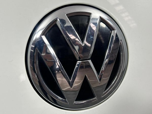 2016-Volkswagen-Passat-20-TDI-Executive-Auto image:11