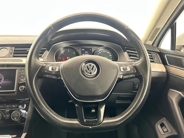 2016-Volkswagen-Passat-20-TDI-Executive-Auto image:12