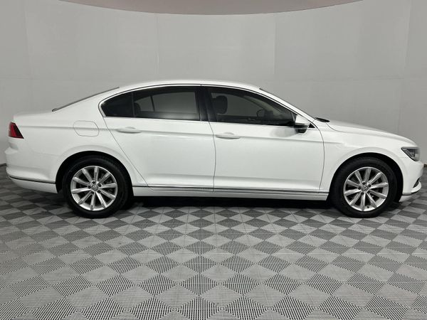 2016-Volkswagen-Passat-20-TDI-Executive-Auto image:17