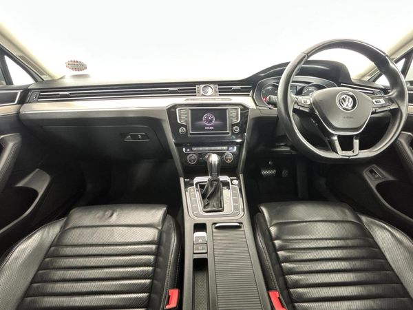 2016-Volkswagen-Passat-20-TDI-Executive-Auto image:1