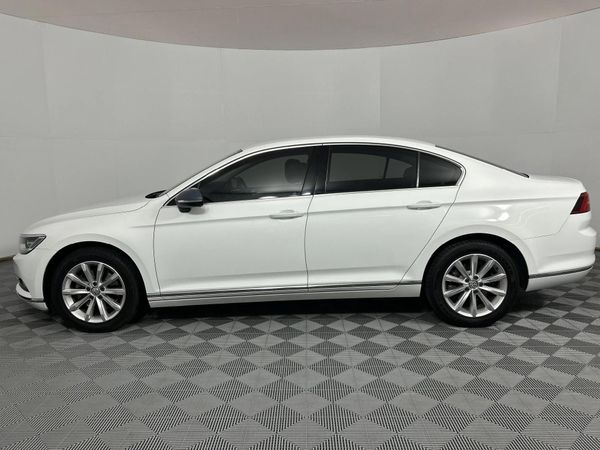 2016-Volkswagen-Passat-20-TDI-Executive-Auto image:19