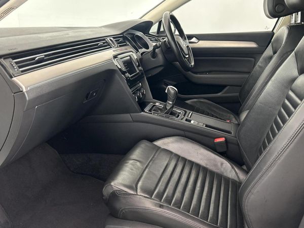 2016-Volkswagen-Passat-20-TDI-Executive-Auto image:8